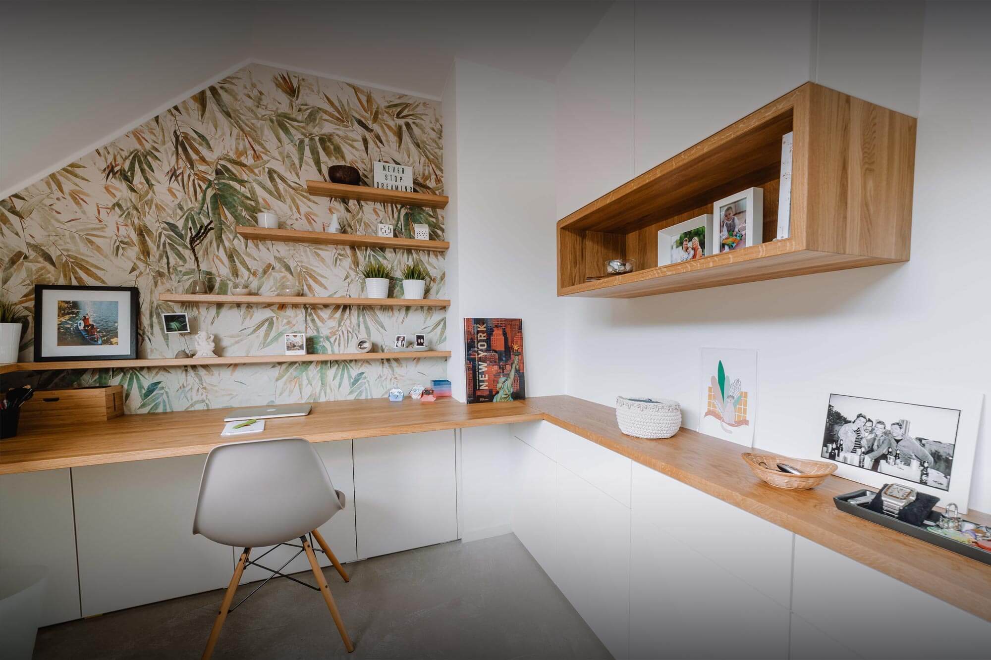 Bureau sur mesure sous combles blanc et bois à Strasbourg