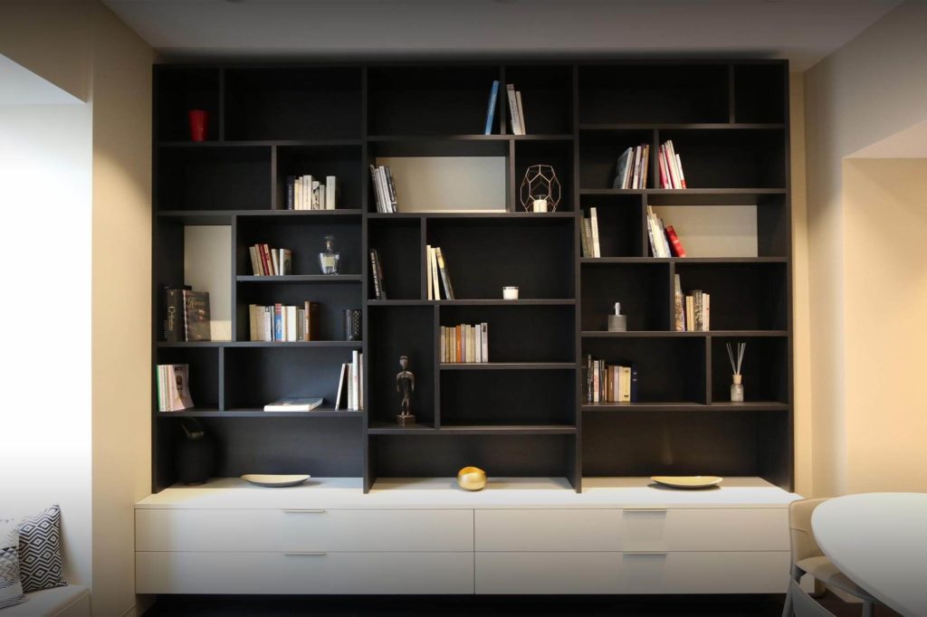 Bibliothèque sur mesure noire et blanche à Strasbourg