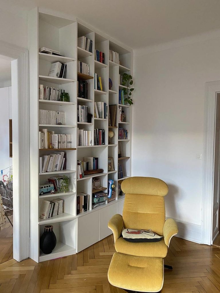 Bibliothèque sur mesure blanche tout hauteur à Strasbourg