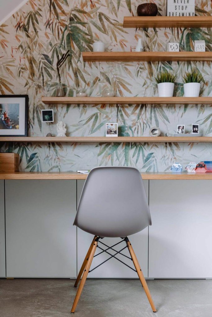 Détail mural d'un Aménagement de bureau sous les combles d'une maison à Strasbourg